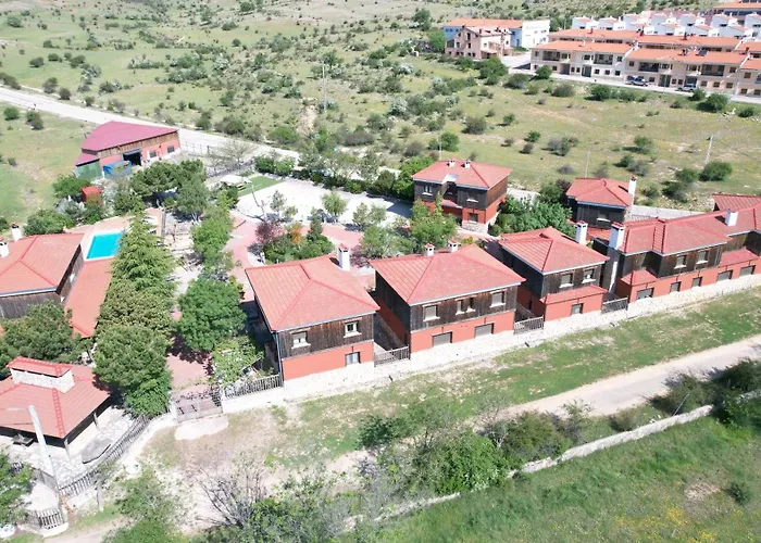 Villa con piscina: Complejo rural el hosquillo, lugar de bienestar